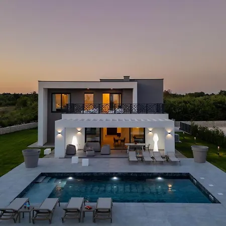 New! Luxury Alta & Montira Two Heated Pool Villa