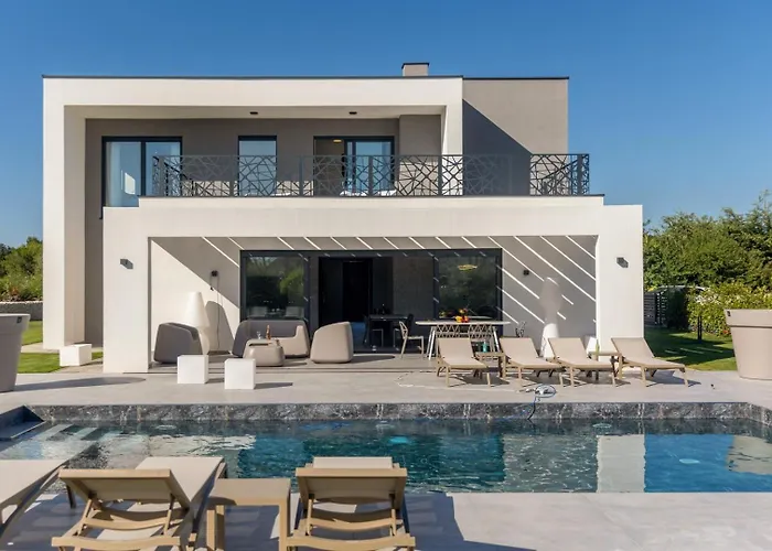 New! Luxury Alta & Montira Two Heated Pool Villa Juršići