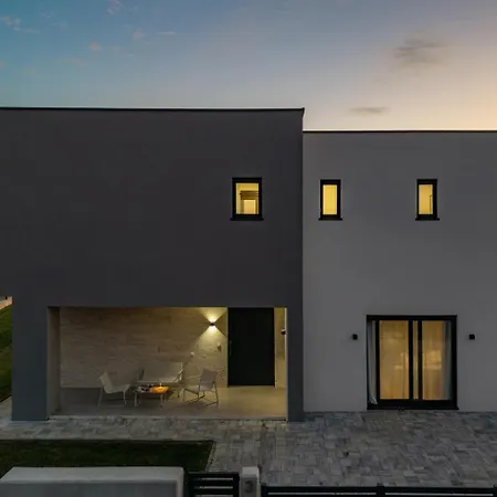 Vila New! Luxury Alta & Montira Two Heated Pool Juršići